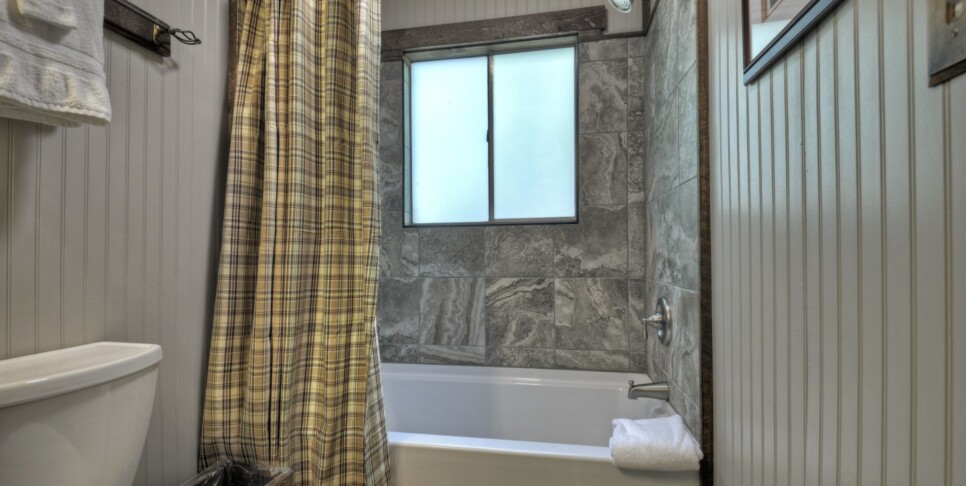 Blue Ridge - Fireside Bluff - Bathroom