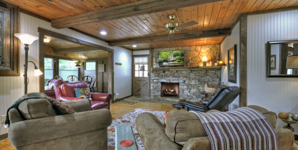 Blue Ridge - Fireside Bluff - Living Room