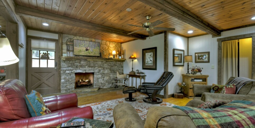 Blue Ridge - Fireside Bluff - Living Room