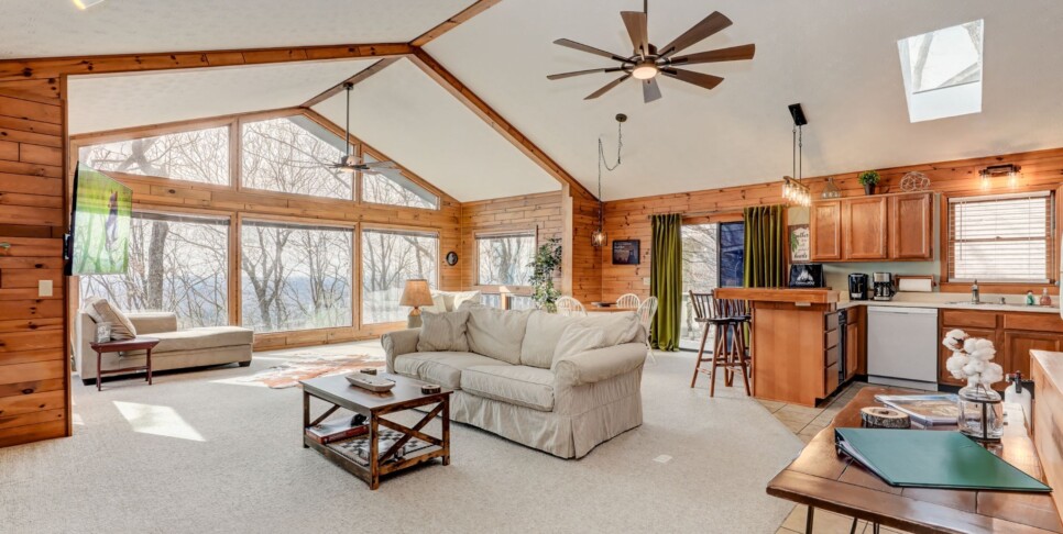 Jasper Cabin Rental - Starcross Summit- Living Room