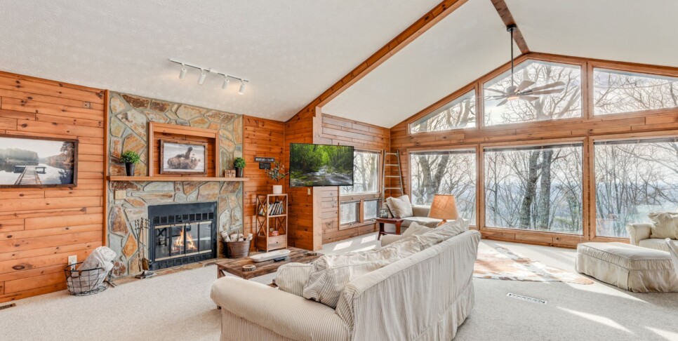 Jasper Cabin Rental - Starcross Summit- Living Room