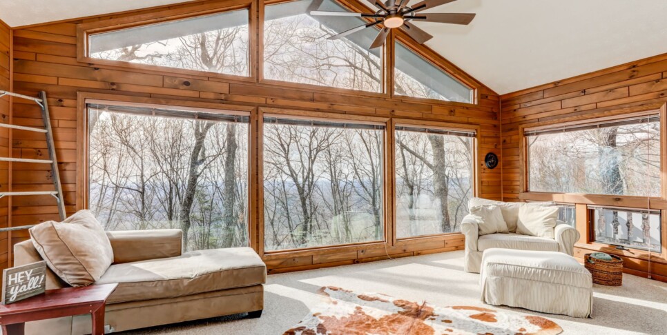 Jasper Cabin Rental - Starcross Summit- Living Room