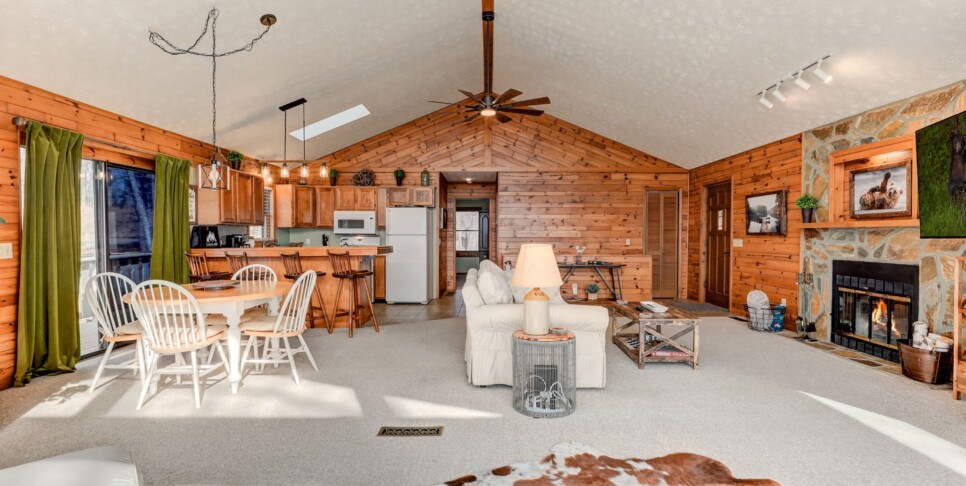 Jasper Cabin Rental - Starcross Summit- Living Room