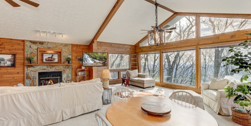 Jasper Cabin Rental - Starcross Summit- Living Room