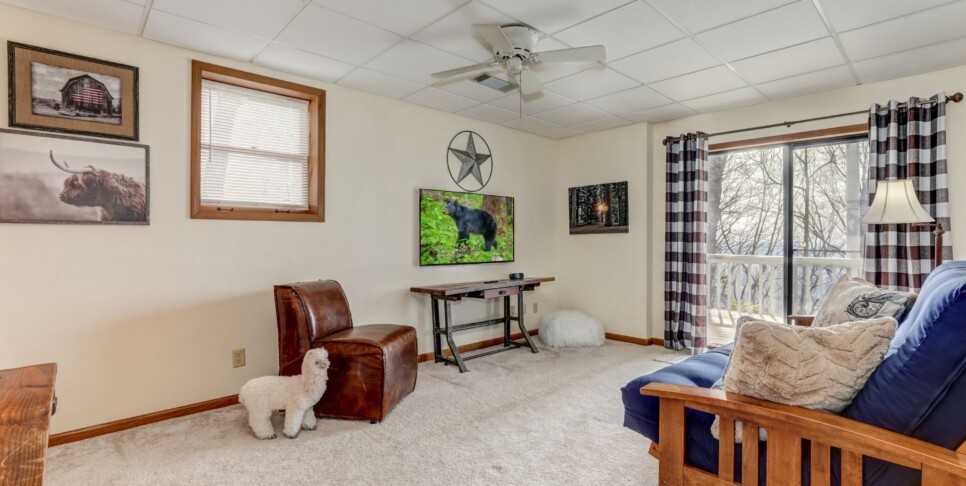 Jasper Cabin Rental - Starcross Summit- Rec Room