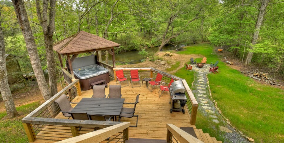 Blue Ridge Cabin - Bear Naked Hideaway - Exterior