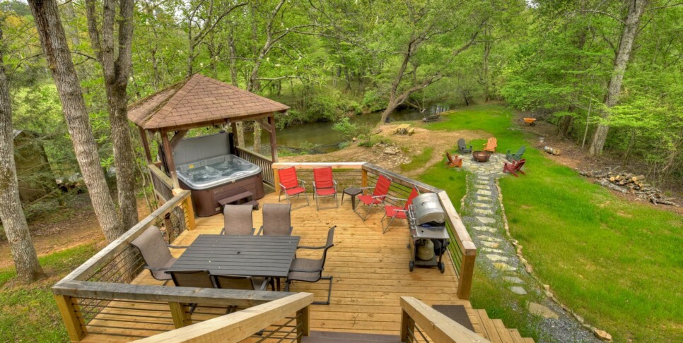 Blue Ridge Cabin - Bear Naked Hideaway - Exterior