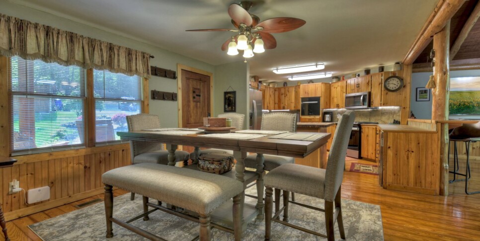 Blue Ridge Cabin - Bear Naked Hideaway - Kitchen