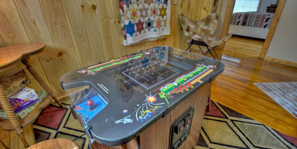 Blue Ridge Cabin - Bear Naked Hideaway - Rec Room