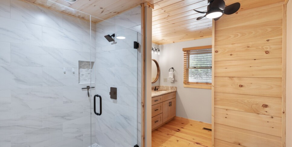 Blue Ridge - Whiskey & Woods - Bathroom