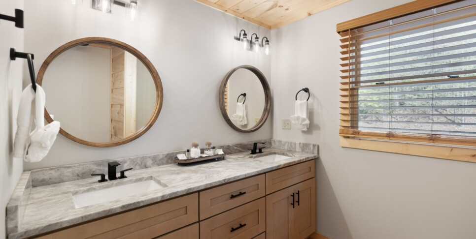 Blue Ridge - Whiskey & Woods - Bathroom