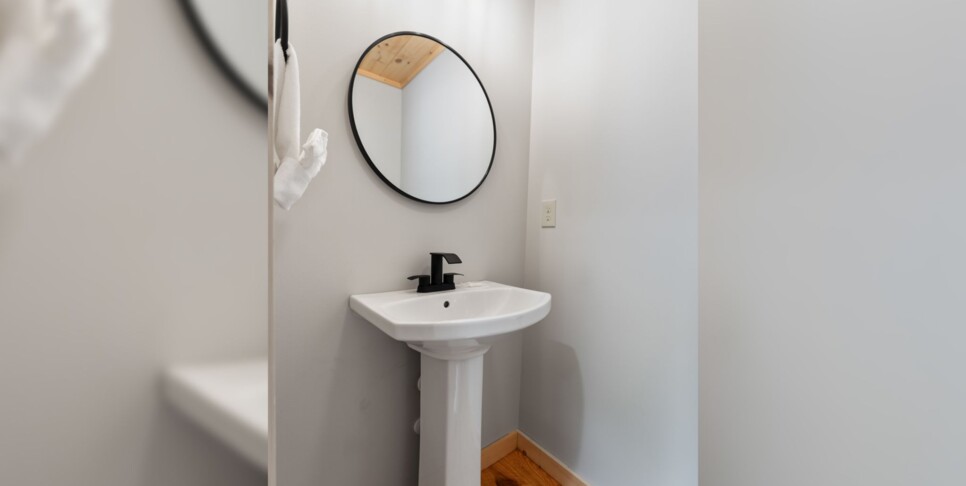 Blue Ridge - Whiskey & Woods - Bathroom