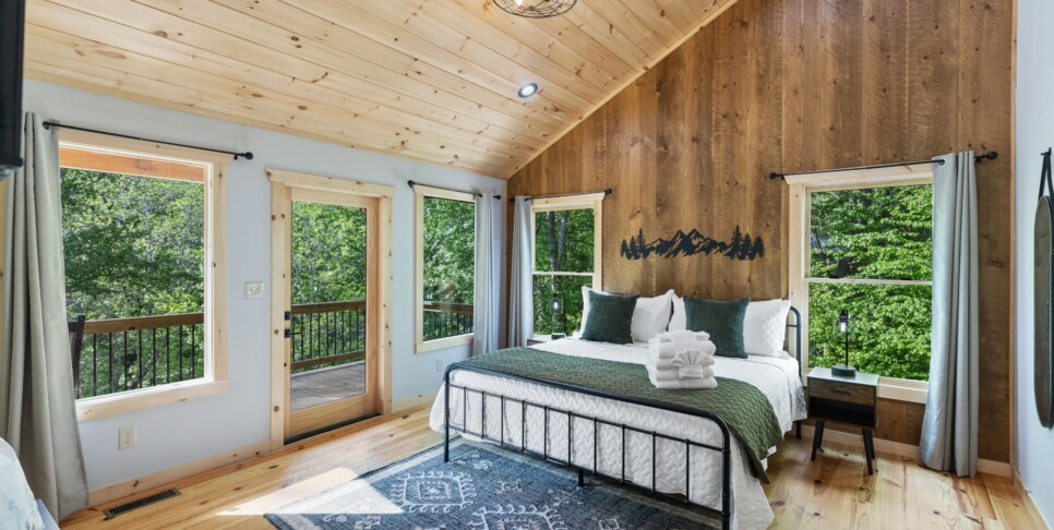 Blue Ridge - Whiskey & Woods - Bedroom