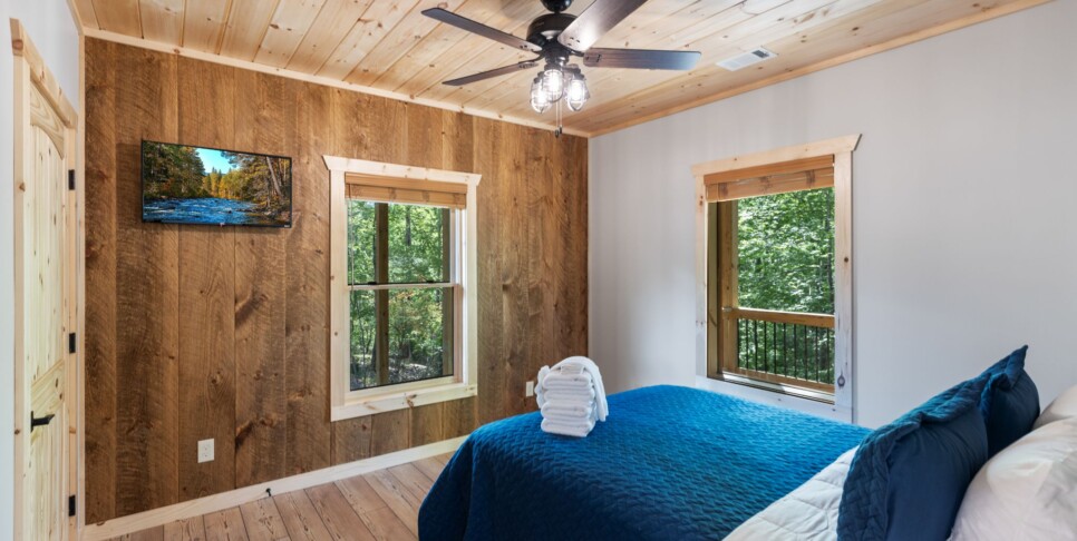 Blue Ridge - Whiskey & Woods - Bedroom