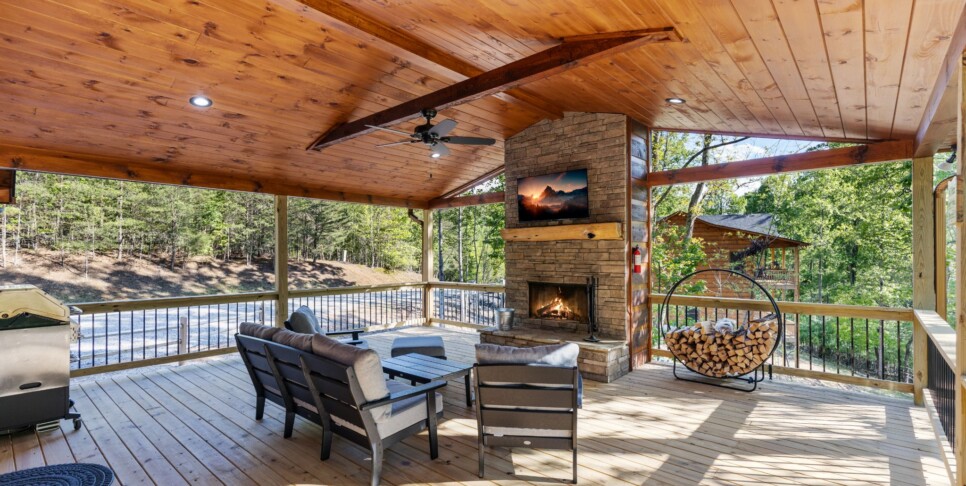 Blue Ridge - Whiskey & Woods - Exterior