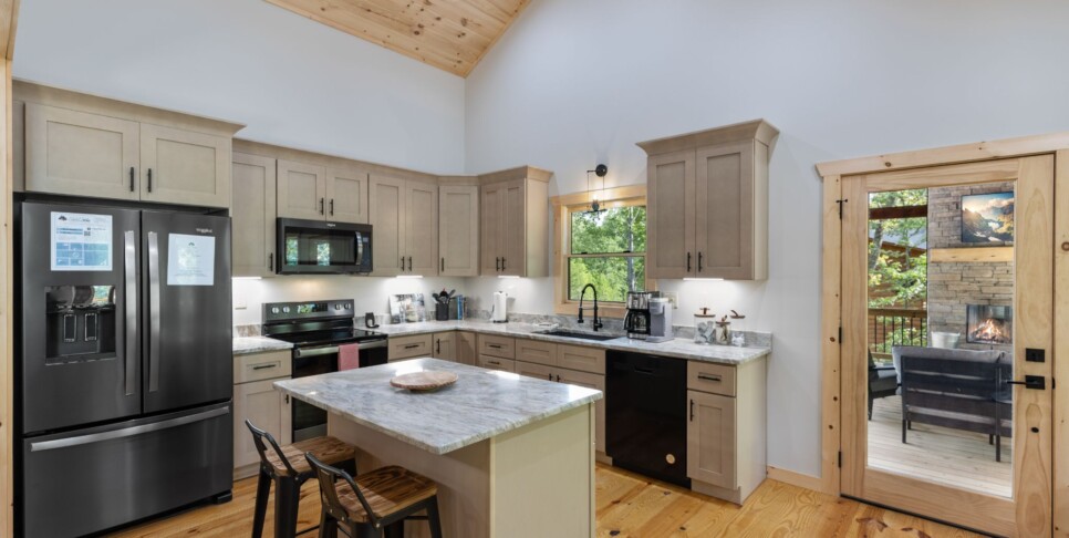 Blue Ridge - Whiskey & Woods - Kitchen