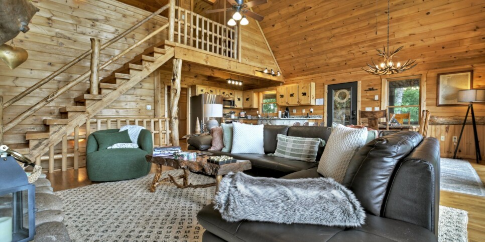 Blue Ridge - Summit Escape - Living Room