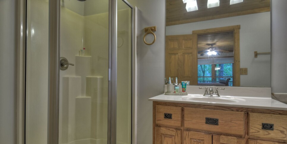 Ellijay - Streams and Daydreams - Bathroom