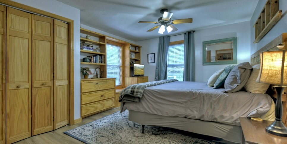 Blairsville Cabin - Moon Tower Cabin - Bedroom