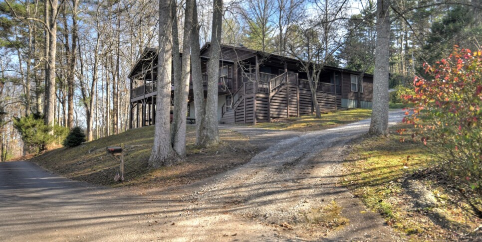 Blairsville Cabin - Moon Tower Cabin - Exterior