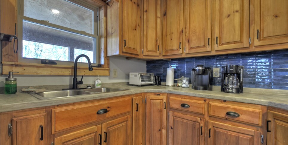 Blairsville Cabin - Moon Tower Cabin - Kitchen
