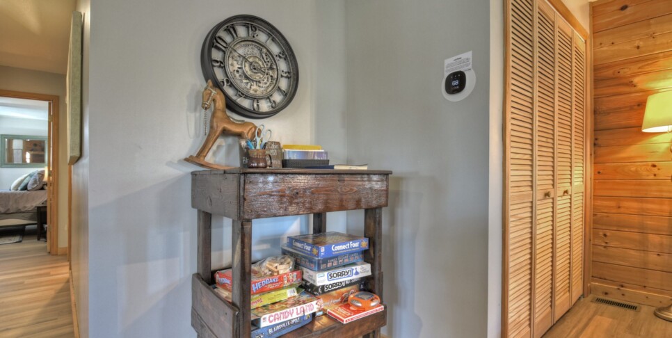 Blairsville Cabin - Moon Tower Cabin - Living Room