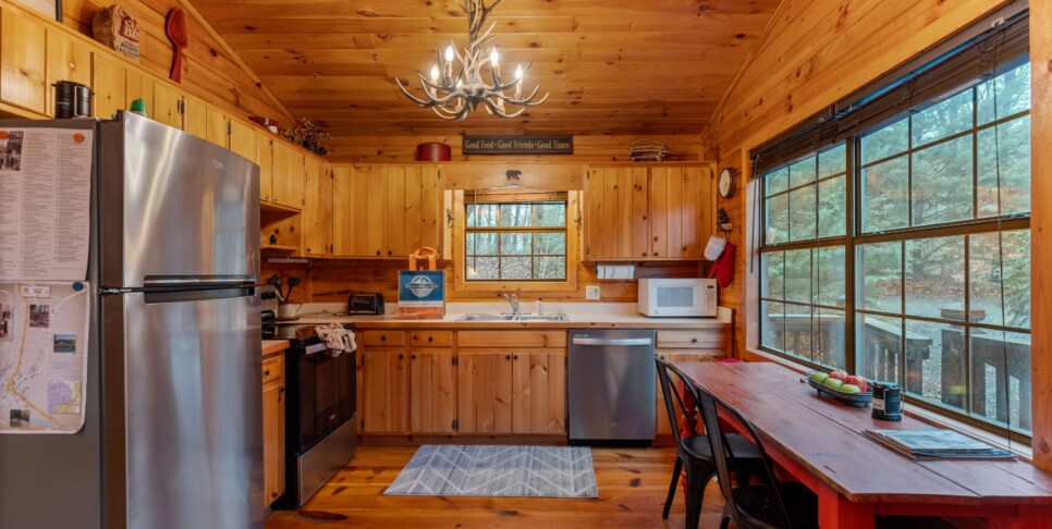 Ellijay Cabin - Deer Crossing - Kitchen