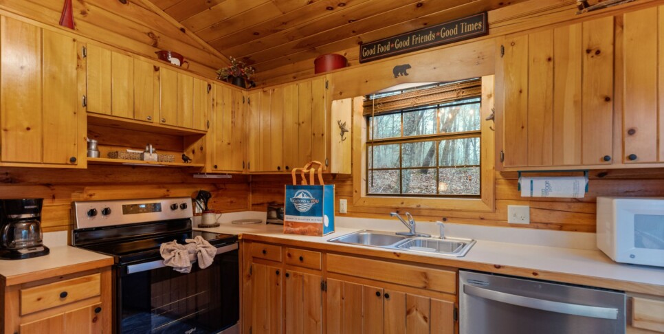 Ellijay Cabin - Deer Crossing - Kitchen