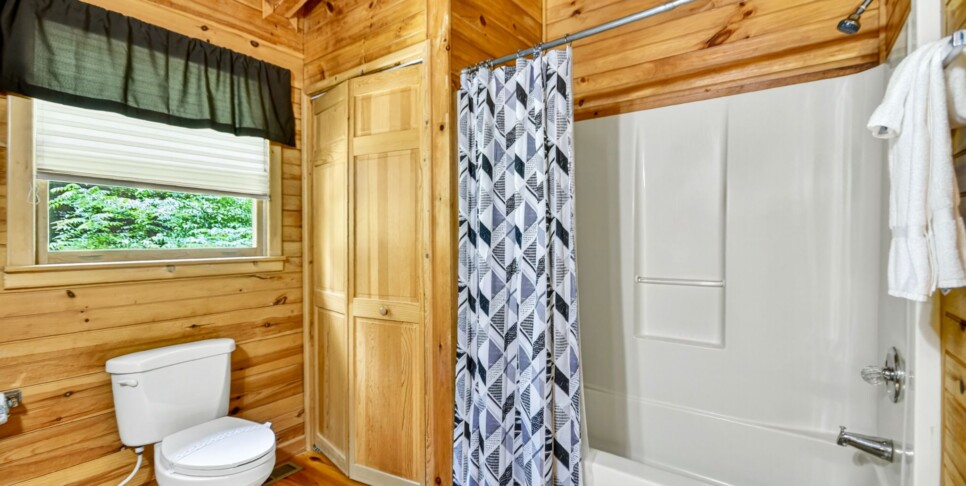 Blue Ridge Cabin - Our Favorite Place - Bathroom