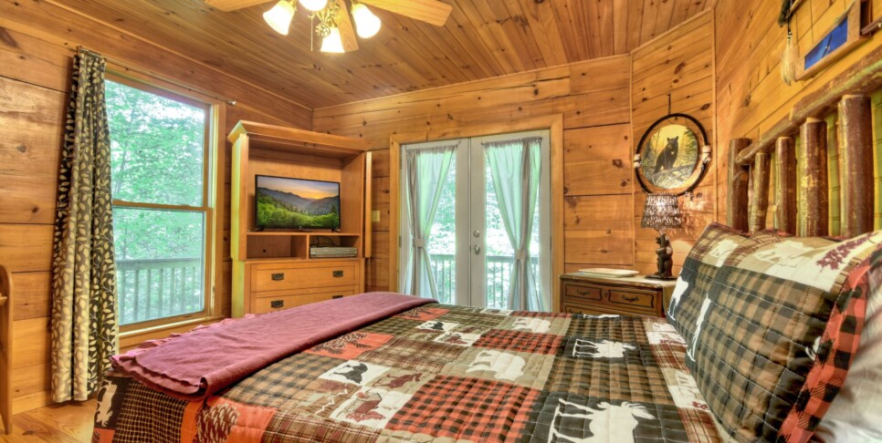 Blue Ridge Cabin - Our Favorite Place - Bedroom