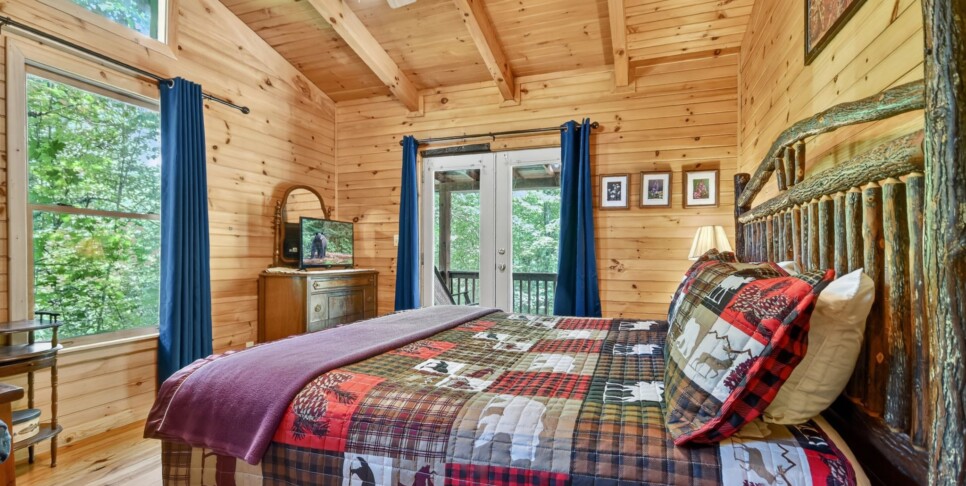 Blue Ridge Cabin - Our Favorite Place - Bedroom