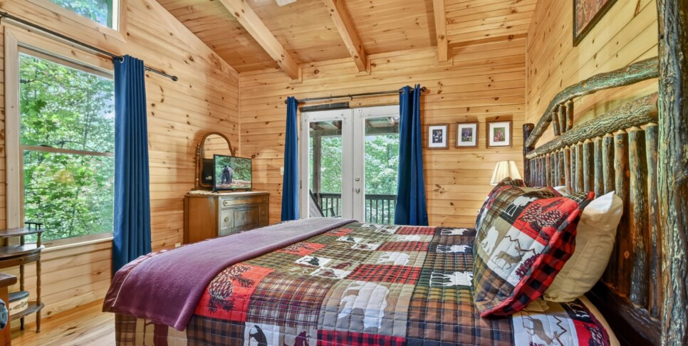 Blue Ridge Cabin - Our Favorite Place - Bedroom