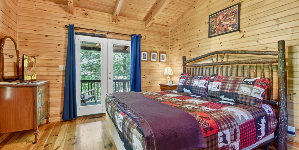 Blue Ridge Cabin - Our Favorite Place - Bedroom