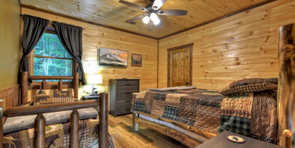 Cherry Log Cabin - The Lost Shepherd - Bedroom