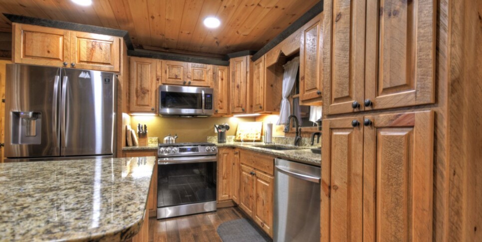 Cherry Log Cabin - The Lost Shepherd - Kitchen