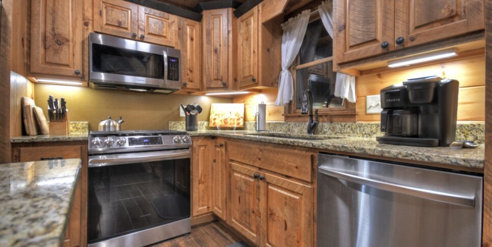 Cherry Log Cabin - The Lost Shepherd - Kitchen