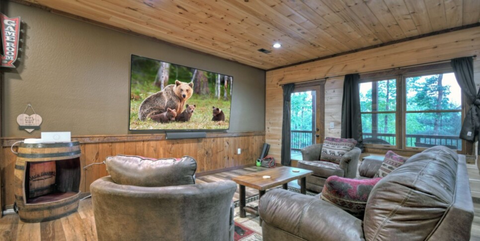 Cherry Log Cabin - The Lost Shepherd - Living Room