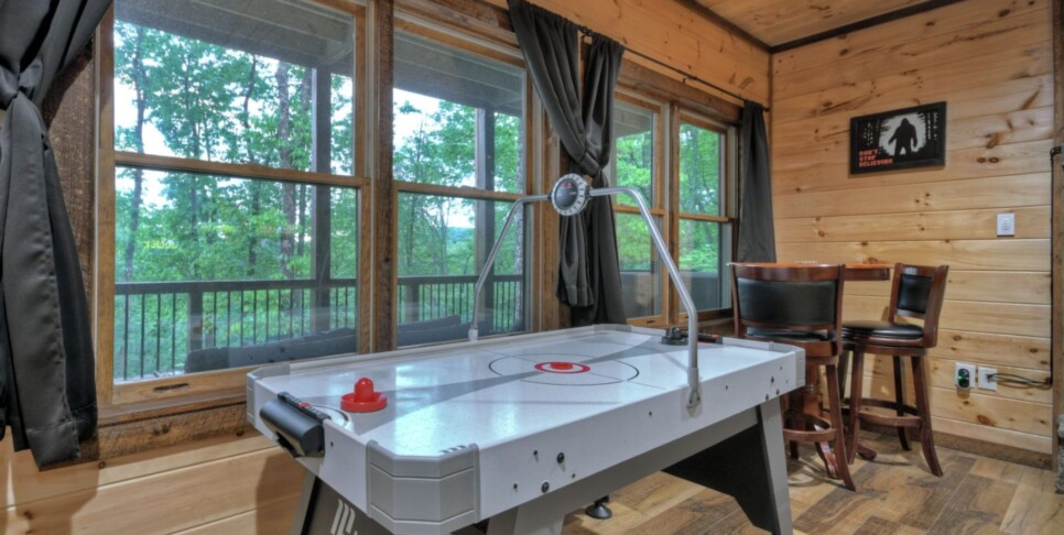 Cherry Log Cabin - The Lost Shepherd - Living Room