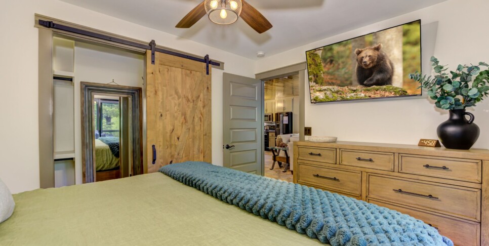Blue Ridge Cabin - River Cottage of Blue Ridge - Bedroom