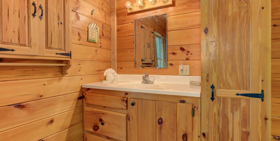 Blue Ridge Cabin - Sunrise Splendor - Bathroom