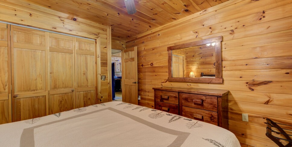 Blue Ridge Cabin - Sunrise Splendor - Bedroom