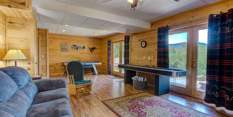 Blue Ridge Cabin - Sunrise Splendor - Rec Room