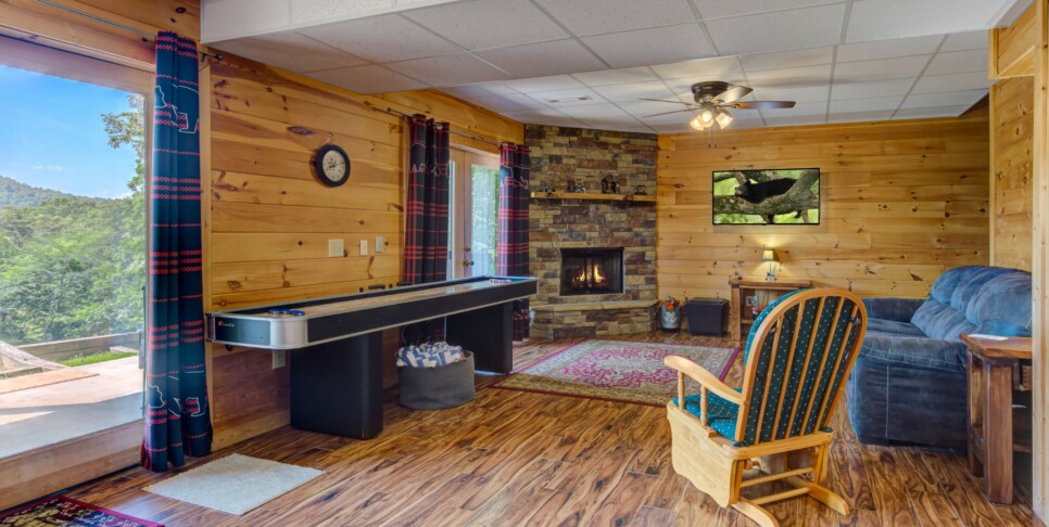 Blue Ridge Cabin - Sunrise Splendor - Rec Room