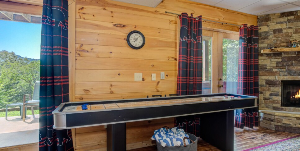 Blue Ridge Cabin - Sunrise Splendor - Rec Room