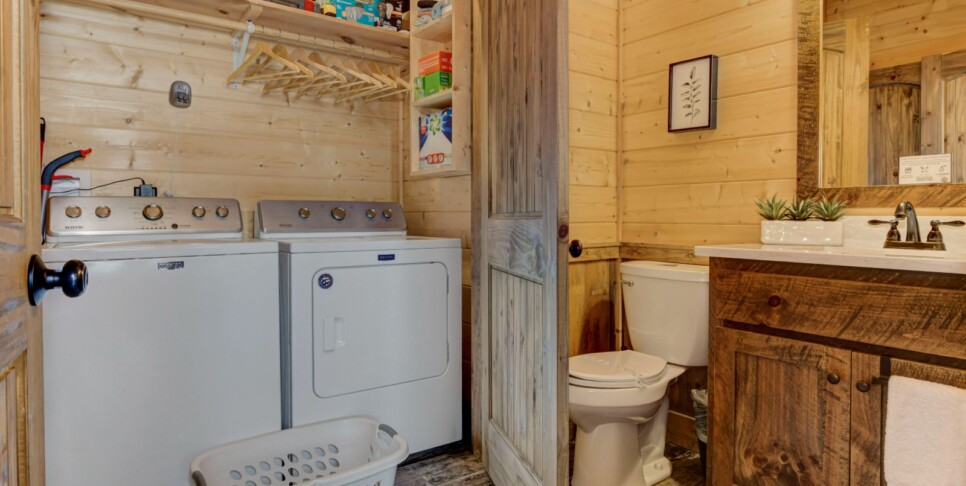 Blue Ridge - Little Creek Cabin - Half Bathroom