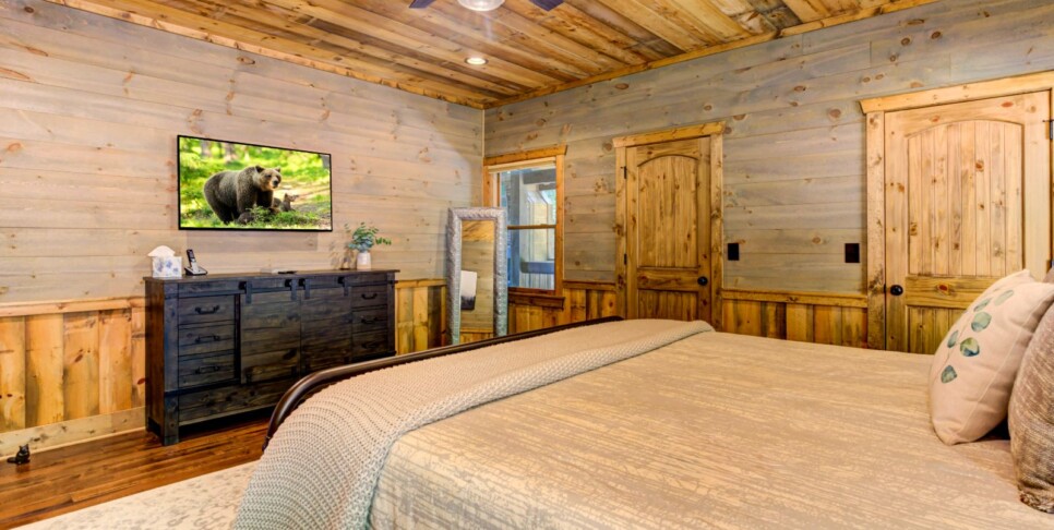 Blue Ridge - Little Creek Cabin - Bedroom