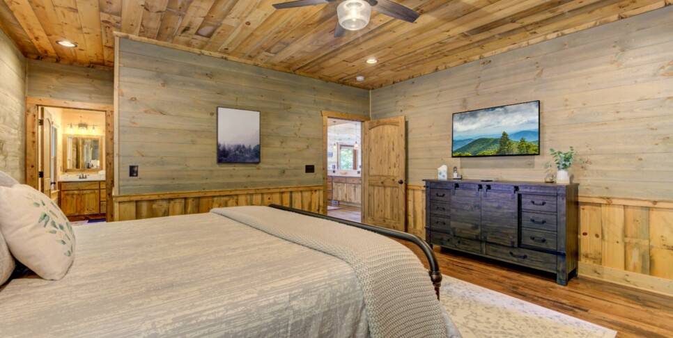 Blue Ridge - Little Creek Cabin - Bedroom