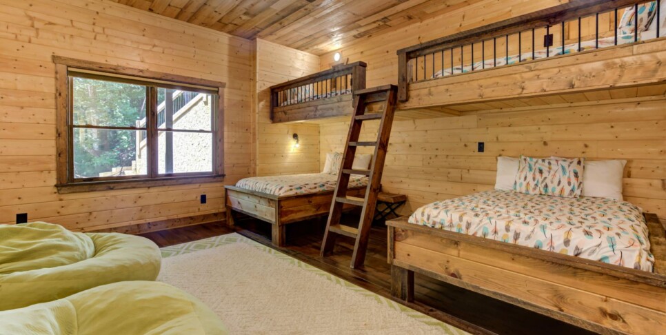Blue Ridge - Little Creek Cabin - Bedroom