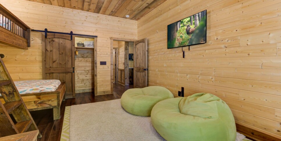 Blue Ridge - Little Creek Cabin - Bedroom