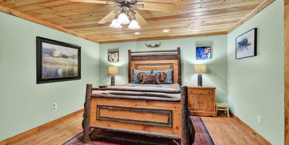 blue-ridge-cabin-rentals-cowboy-cabin-bedroom